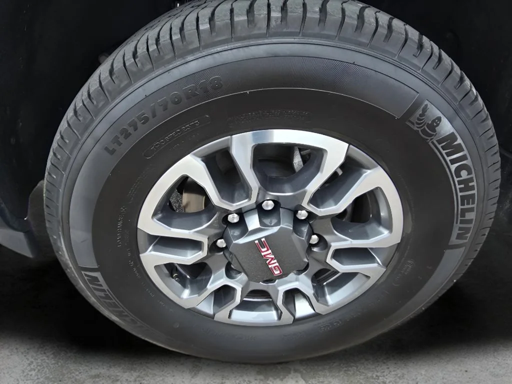 Used 2025 Sterling Metallic GMC SLE image 27
