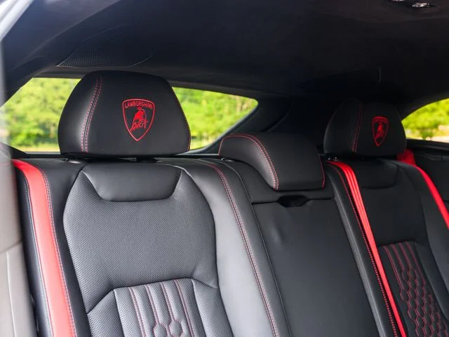 Used 2025  Lamborghini SE image 54