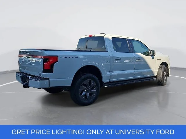 Used 2023 White Ford Lariat image 3