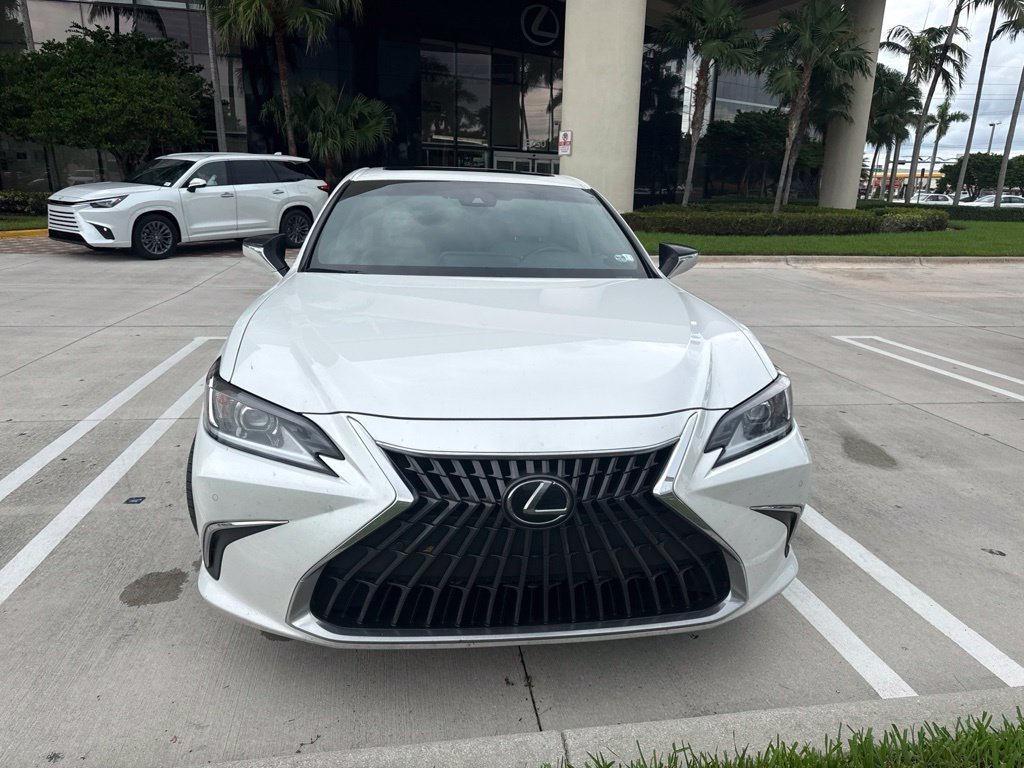 Used 2025 White Pearl Lexus ES 350 image 4