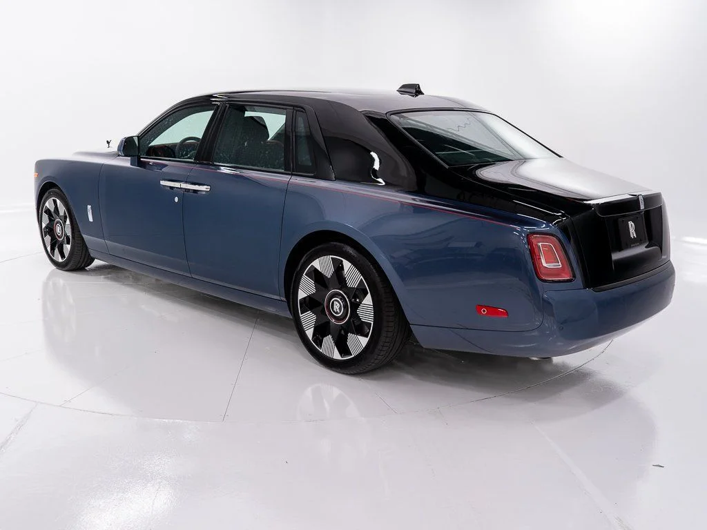 Used 2026 Black Diamond over Iguazu Blue Rolls-Royce  image 3