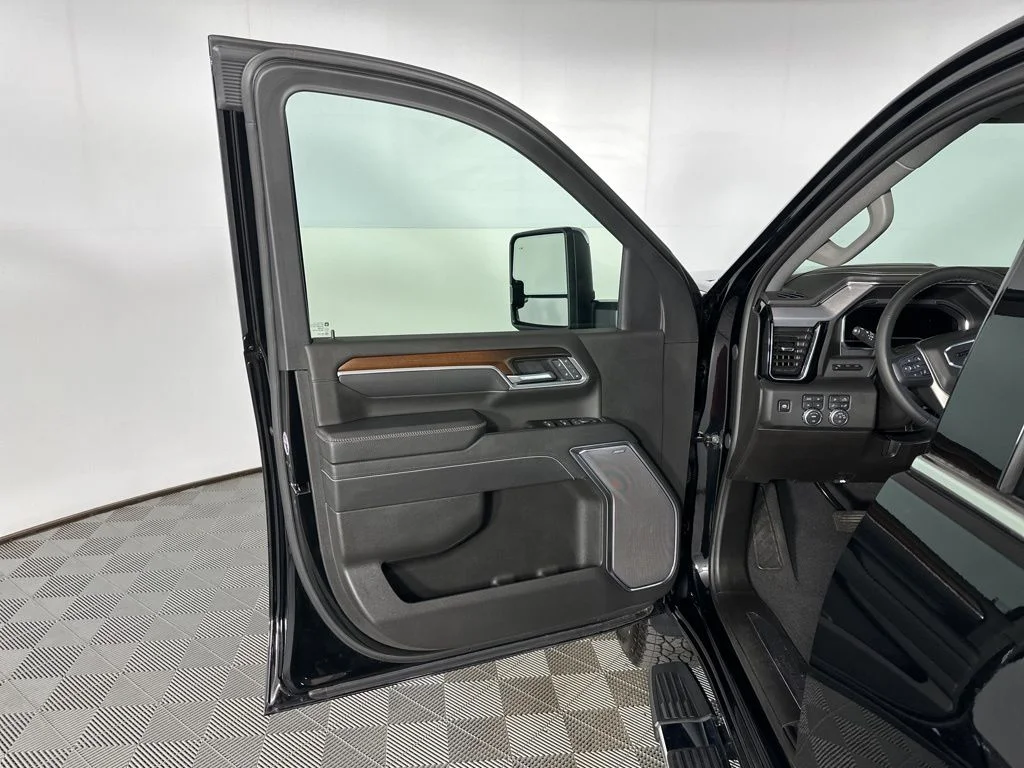 Used 2025 Black GMC Denali image 23