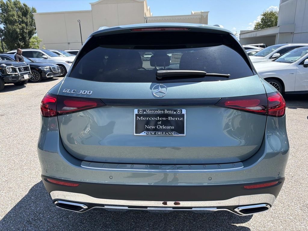 New 2027 Verde Silver Metallic Mercedes-Benz GLC 300 image 4