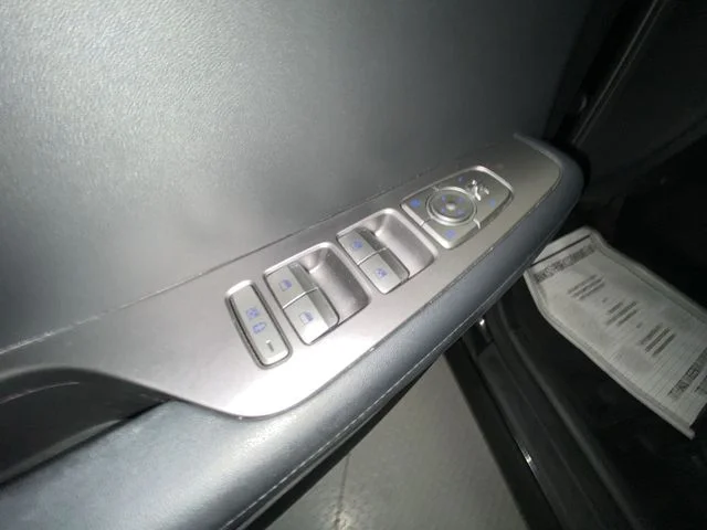 Used 2023 Black Hyundai XRT image 13