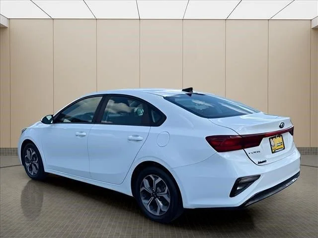 Used 2020 White Kia LXS image 4