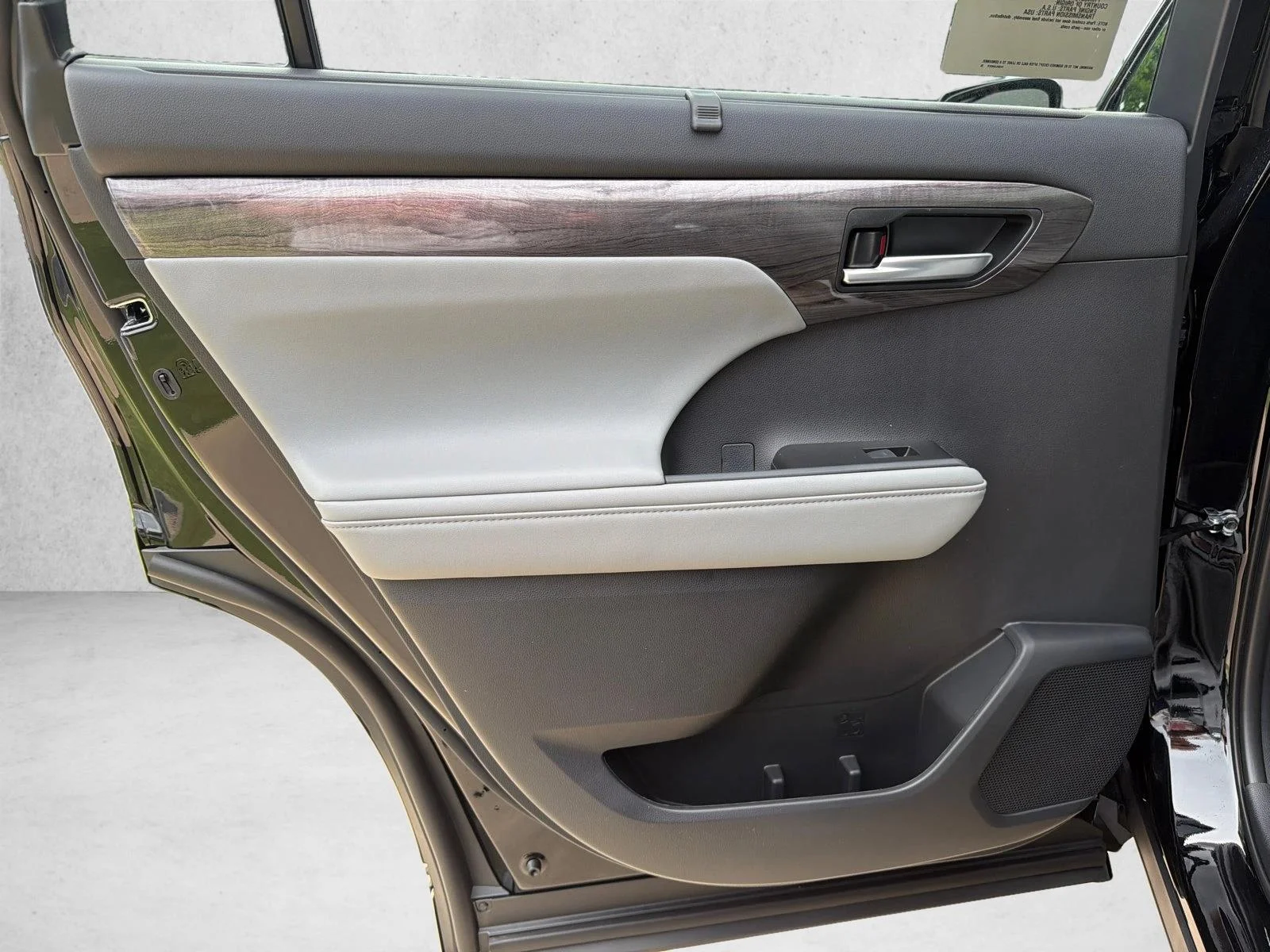 New 2026 Midnight Black Metallic Toyota Platinum image 22