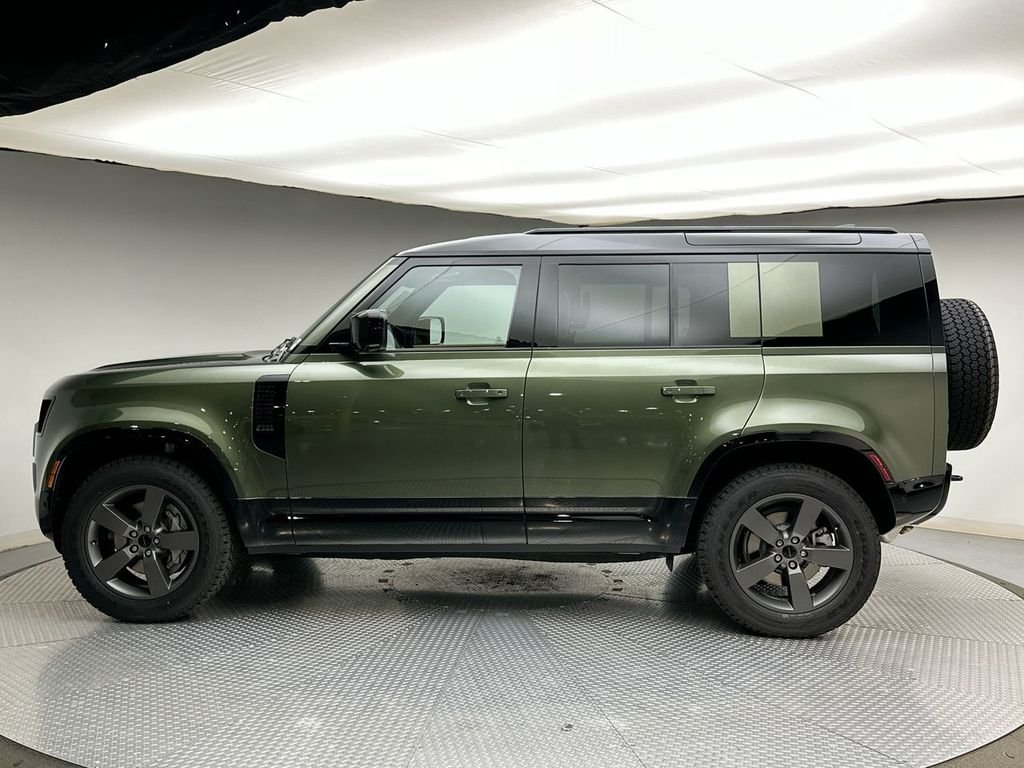 New 2026 Woolstone Green Land Rover X-Dynamic SE image 2