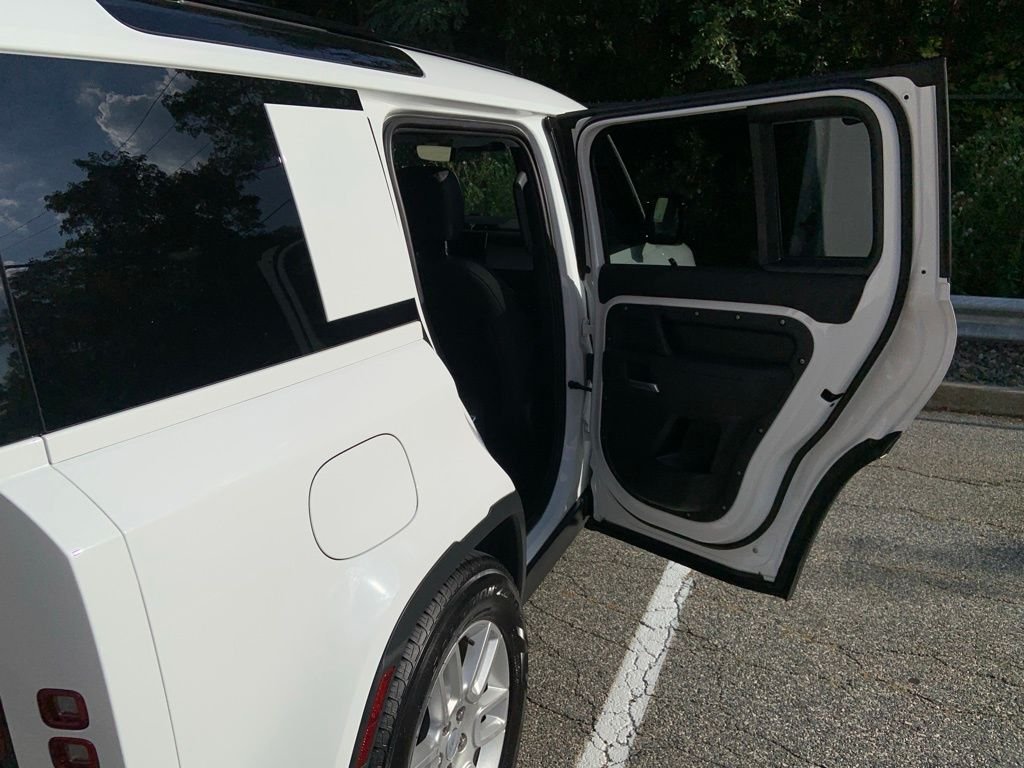 Used 2025 White Land Rover S image 19
