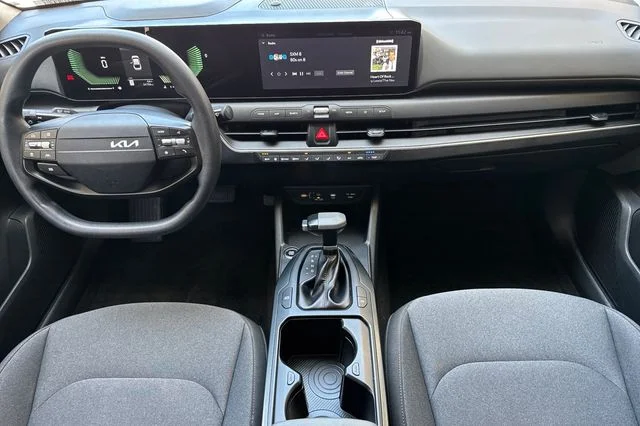 2025 Kia K4 LXS - Photo 14