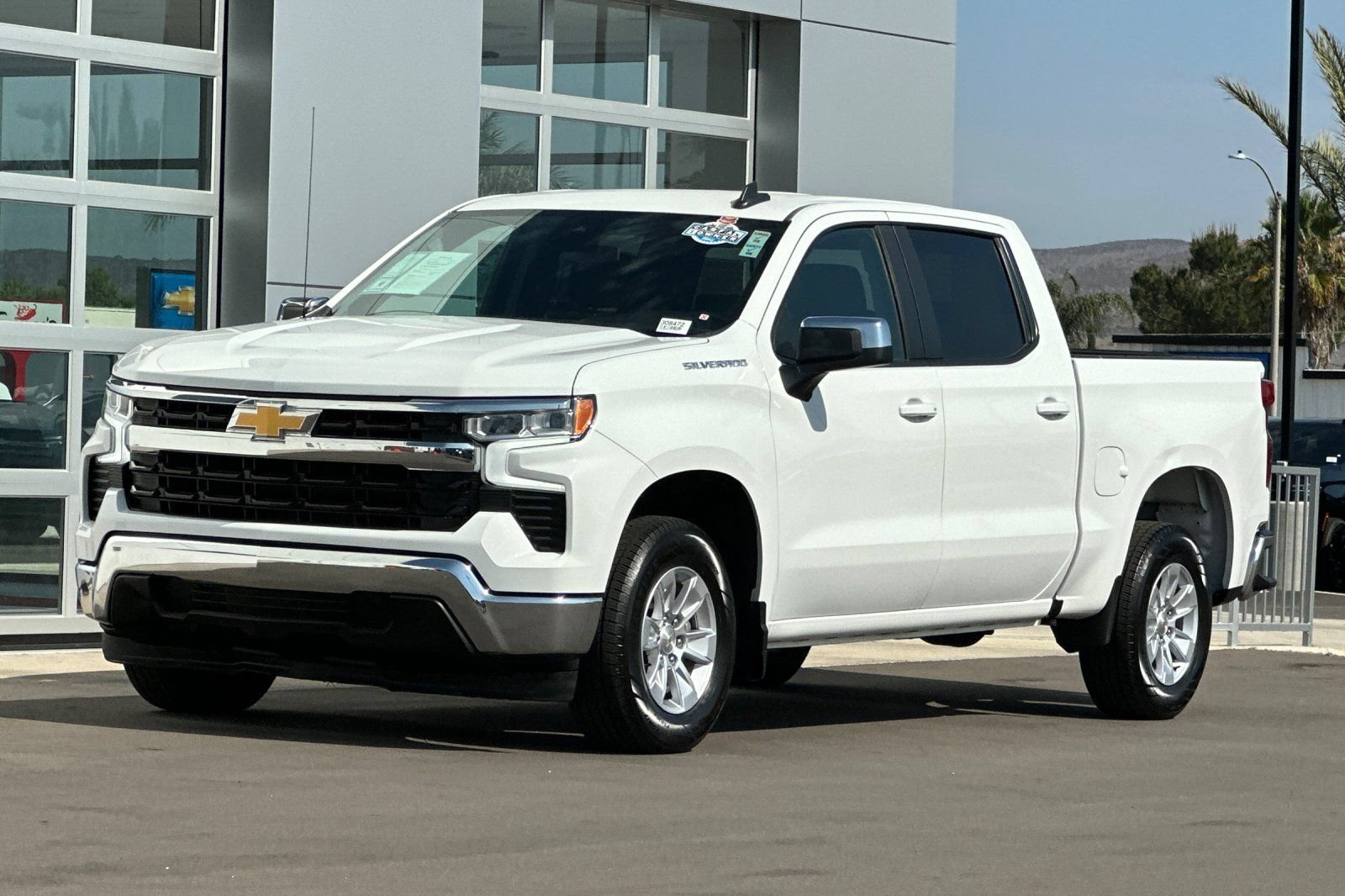 Used 2025 Summit White Chevrolet LT image 8