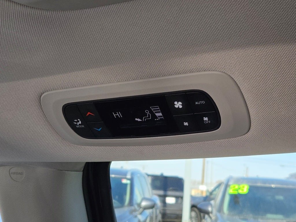 Used 2024 Black Chrysler Select image 20
