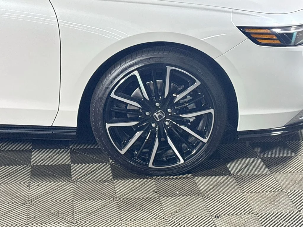 New 2026 Platinum White Pearl Honda Touring image 24