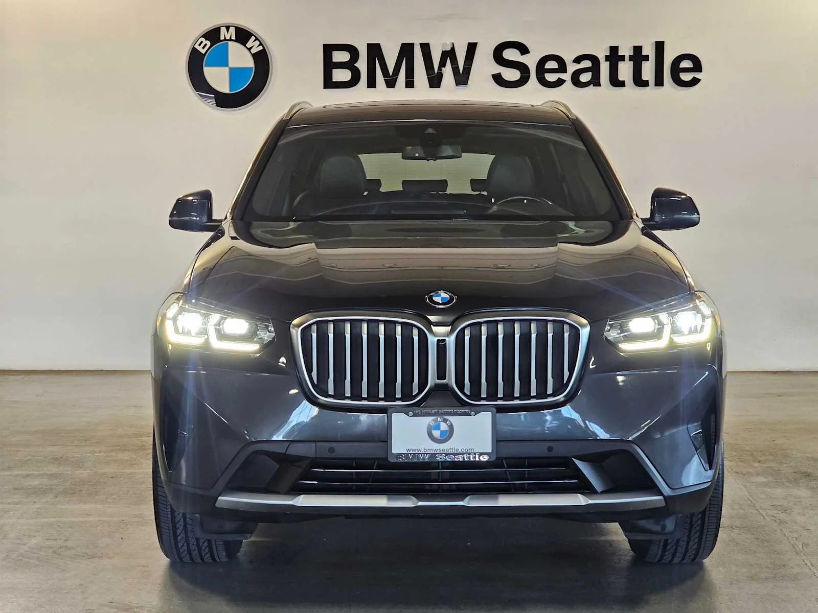 Used 2022 Dark Graphite Metallic BMW xDrive30i image 6
