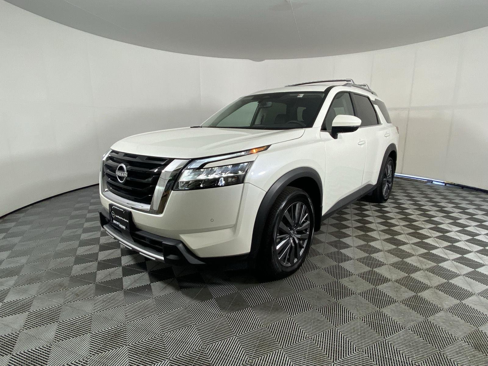 Certified Used 2024 Pearl White Tricoat Nissan SL image 3