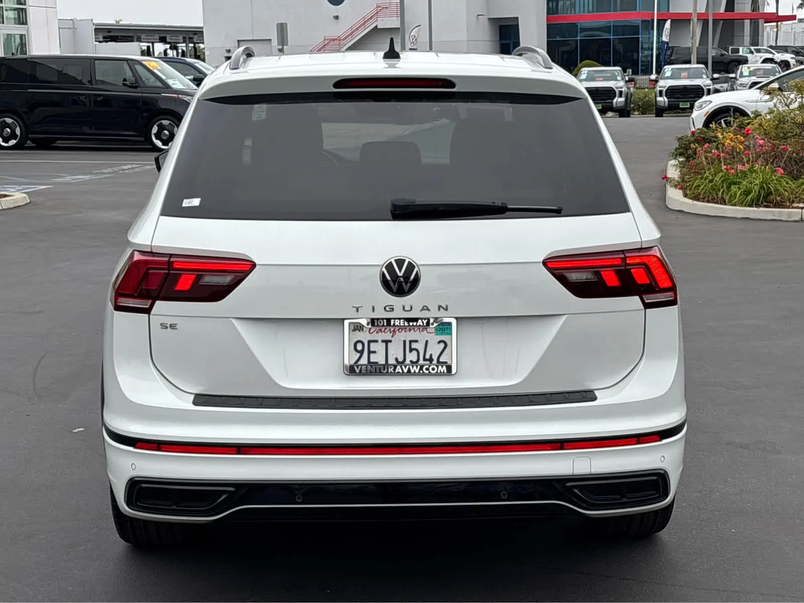 Certified Used 2023 Opal White Pearl Volkswagen SE R-Line Black image 4
