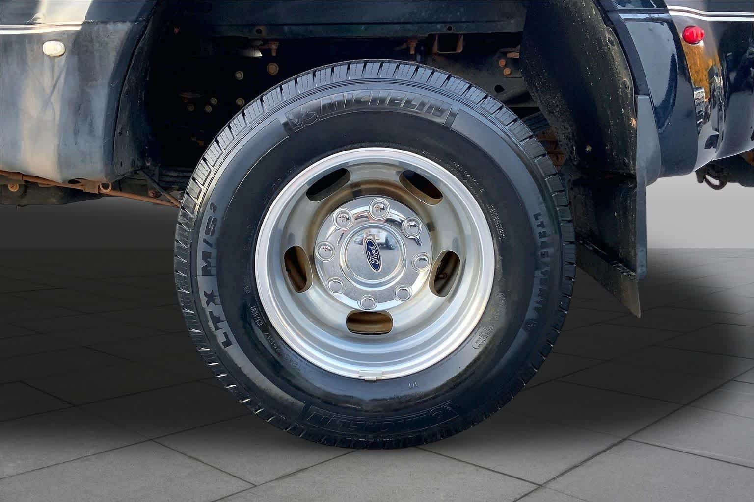 Used 2022 Antimatter Blue Ford LARIAT image 10