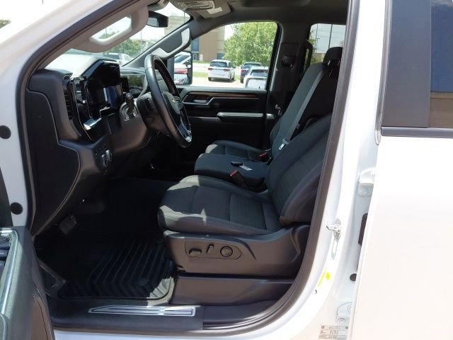 Used 2025 White Chevrolet LT image 22