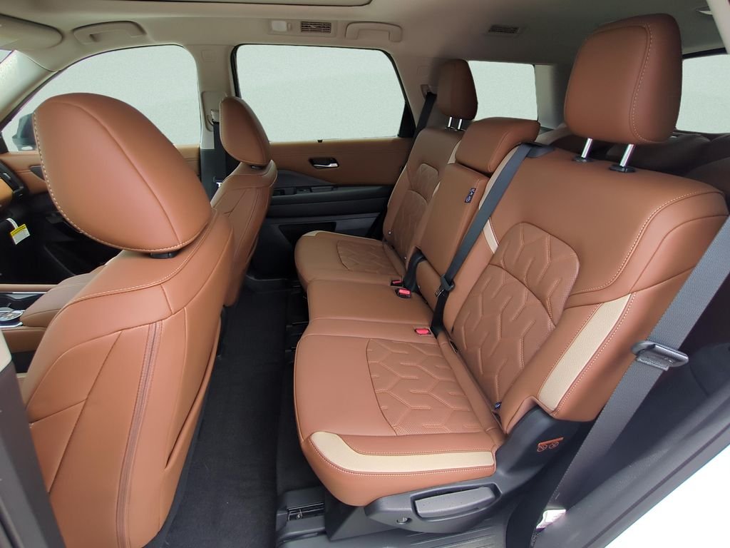 New 2026 Everest White Pearl TriCoat Nissan Platinum image 13