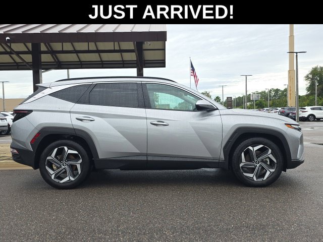 Used 2023 Silver Hyundai SEL image 3
