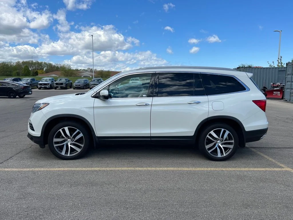Used 2018 Honda Pilot Touring with VIN 5FNYF6H96JB026161 for sale in Mount Pleasant, WI