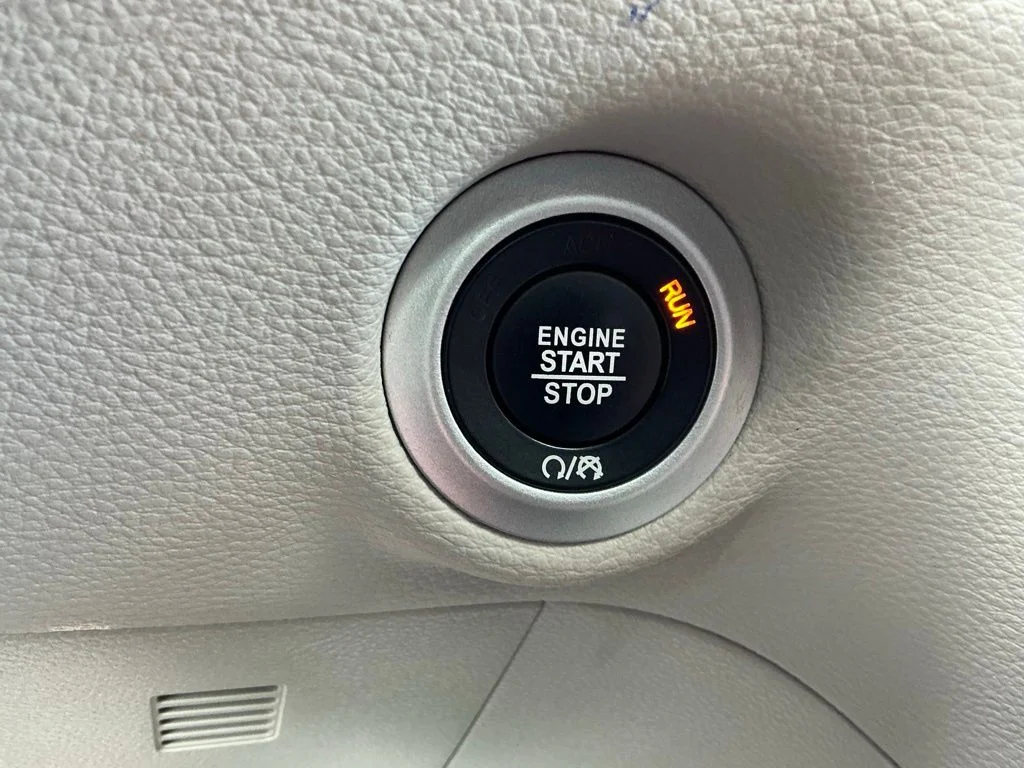 Used 2023 White Chrysler Limited image 45