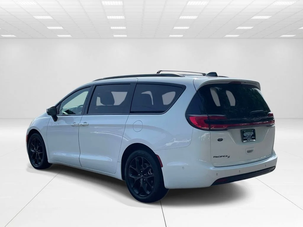 Used 2023 White Chrysler Touring S image 4
