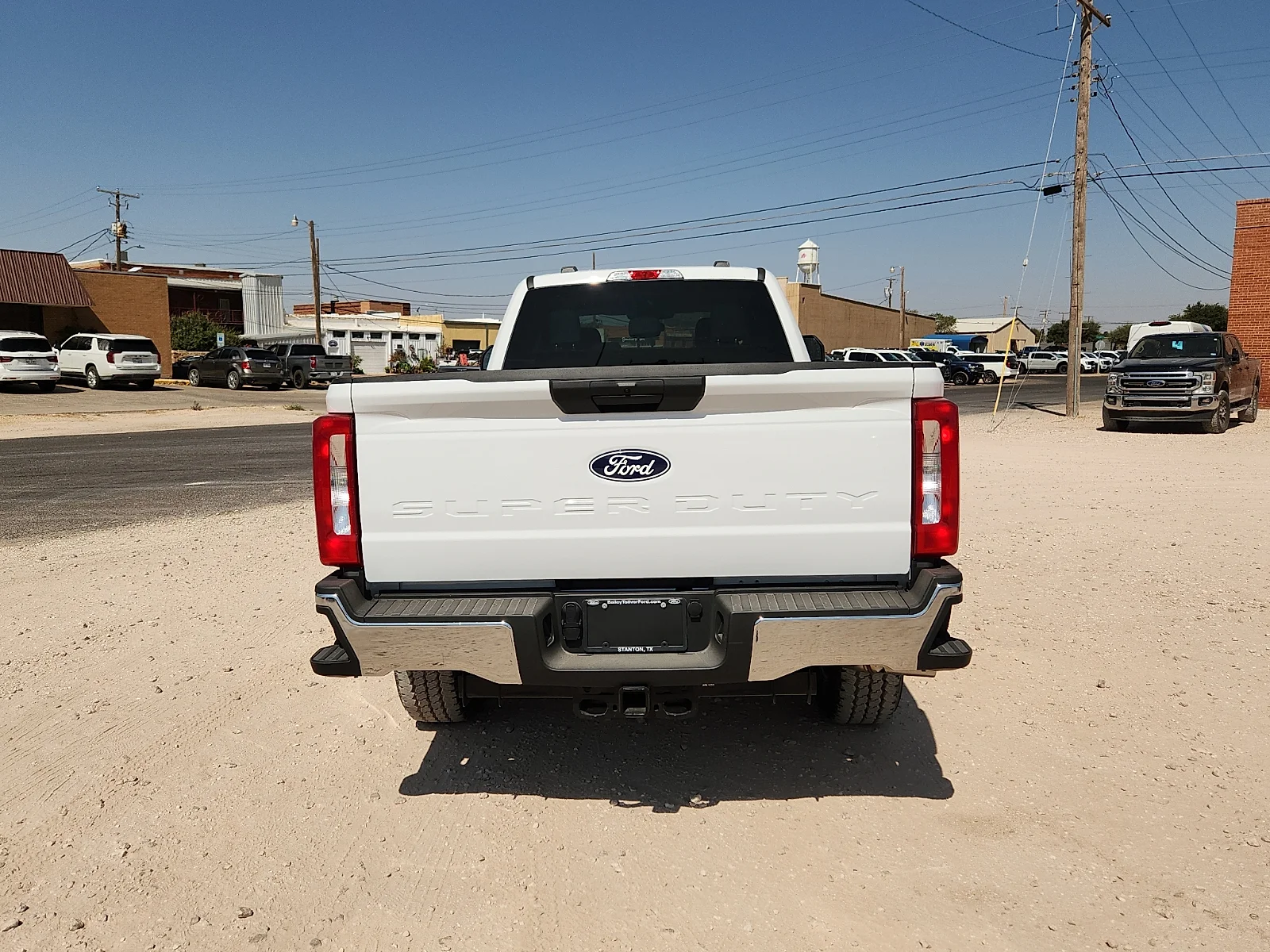 New 2027 Oxford White Ford XLT image 6