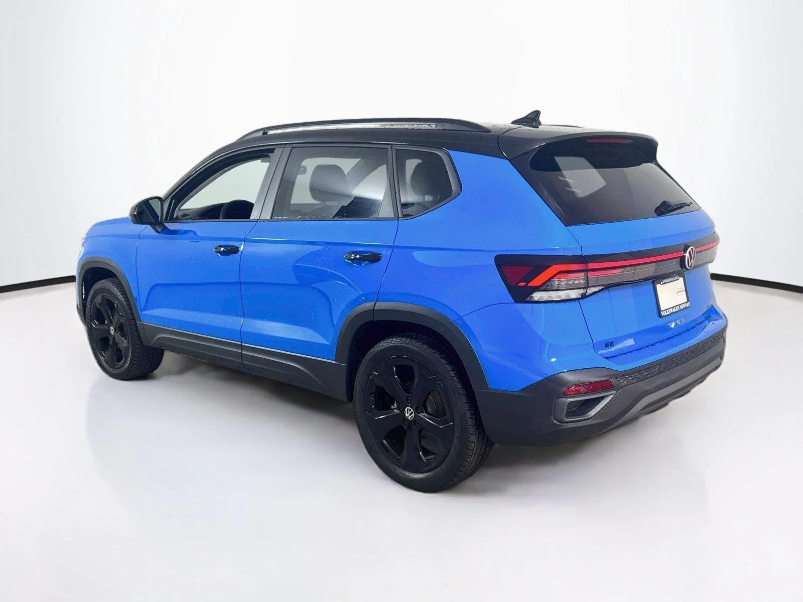 New 2026 Cornflower Blue w/Deep Black Roof Volkswagen SE Black image 7