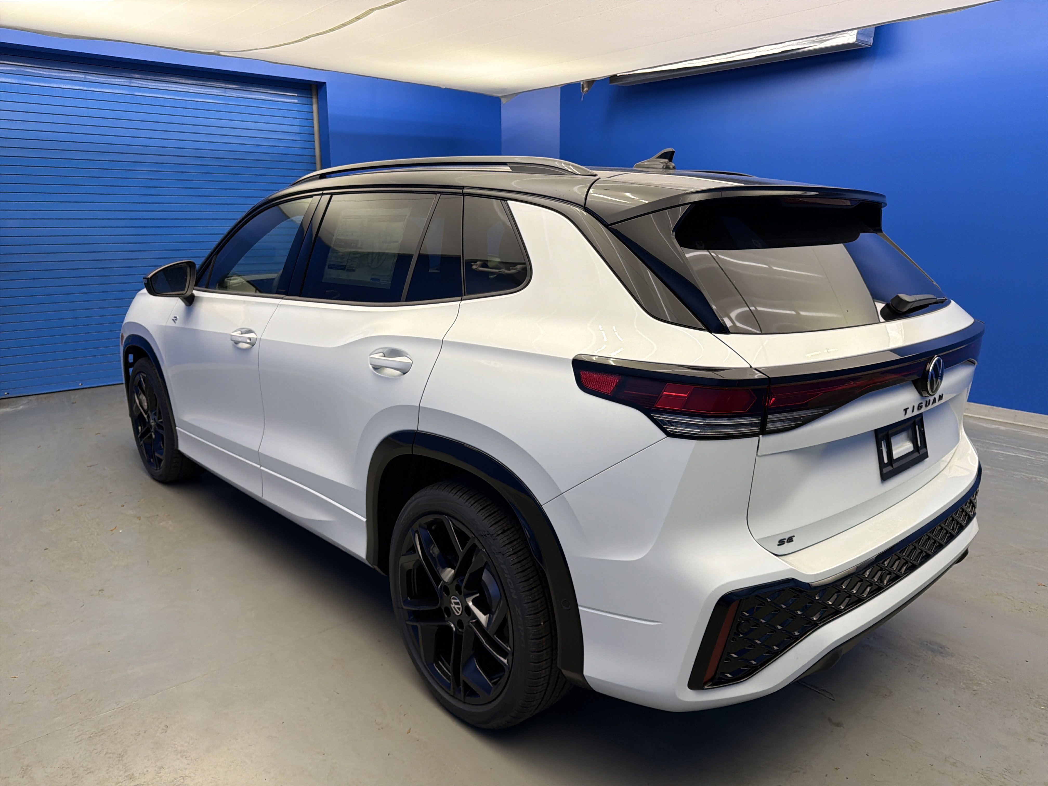 New 2026 Opal White w/Deep Black Roof Volkswagen SE R-Line Black image 5