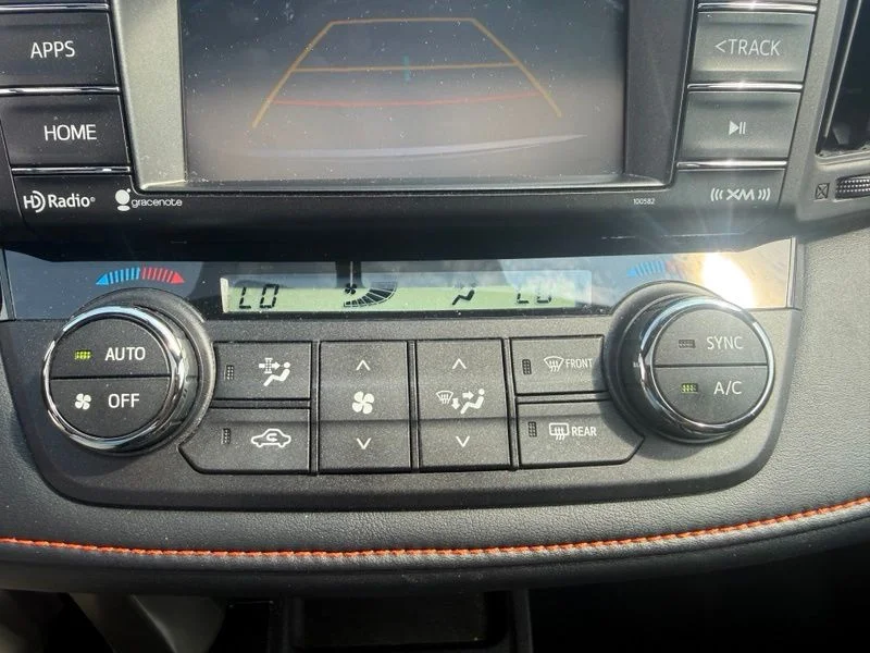 Used 2016 Silver Toyota SE image 12