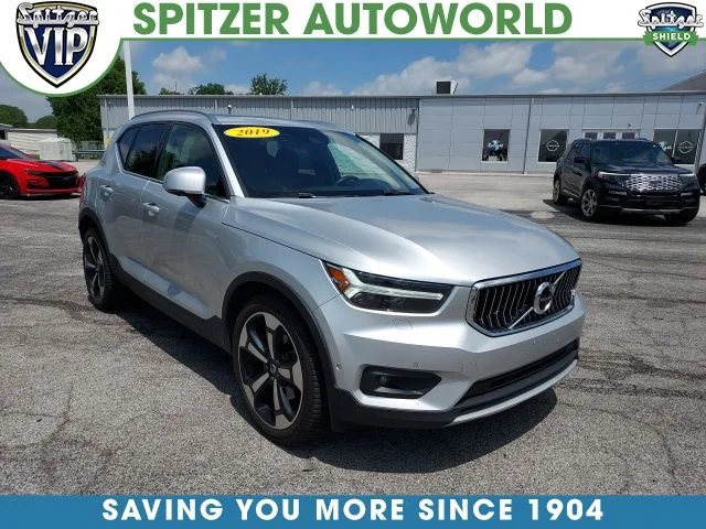 Used 2019 Silver Volvo T4 Inscription image 1