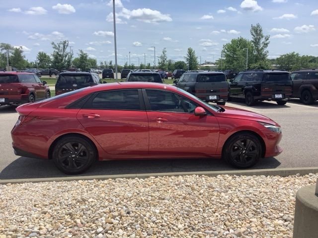 Used 2023 Scarlet Red Hyundai Blue image 6