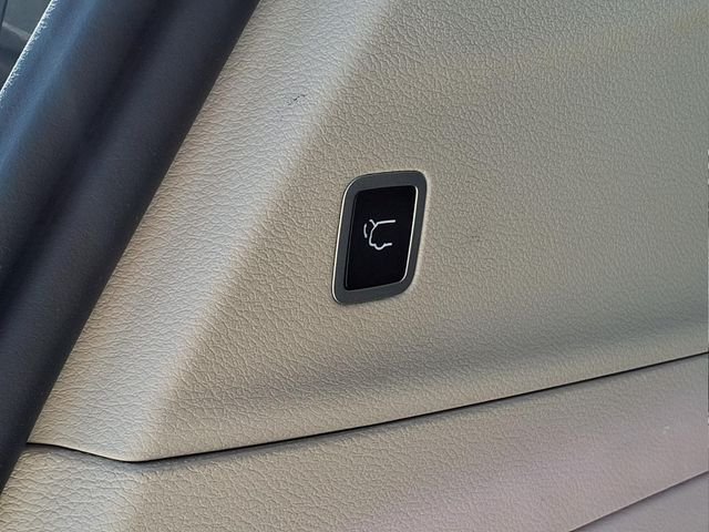 Used 2024 White Chrysler Touring L image 8