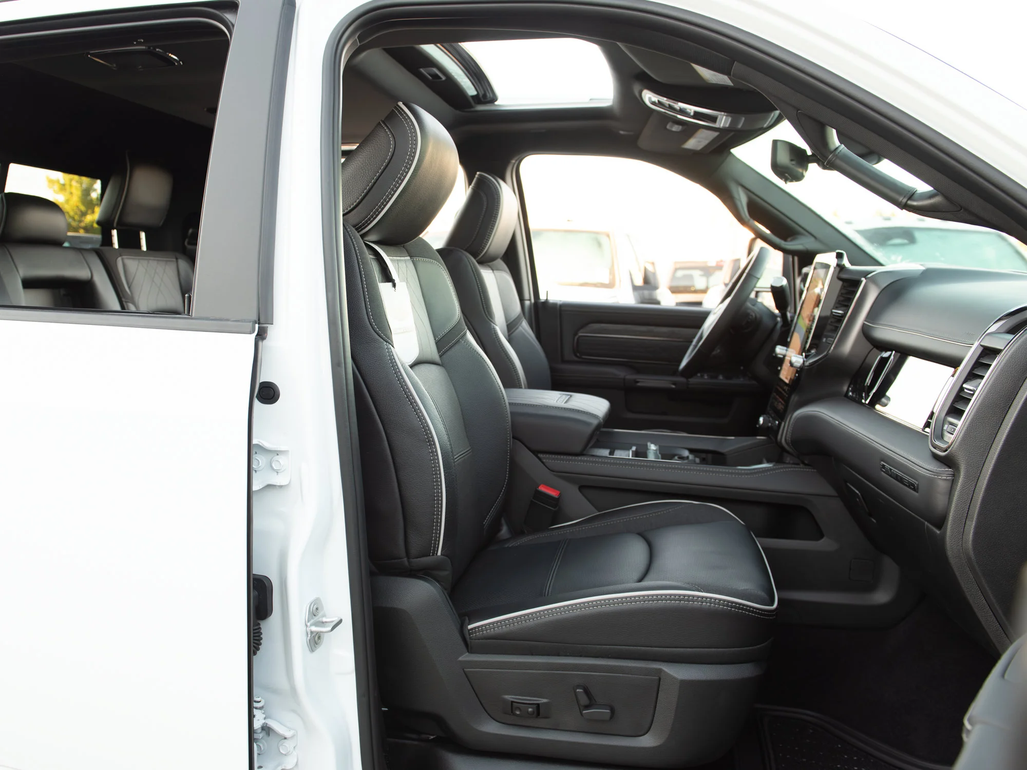 New 2027 White RAM Limited Night* Mega Cab 4x4, Sunroof, Passenger Screen, Ultra Premium Leather Seats image 34