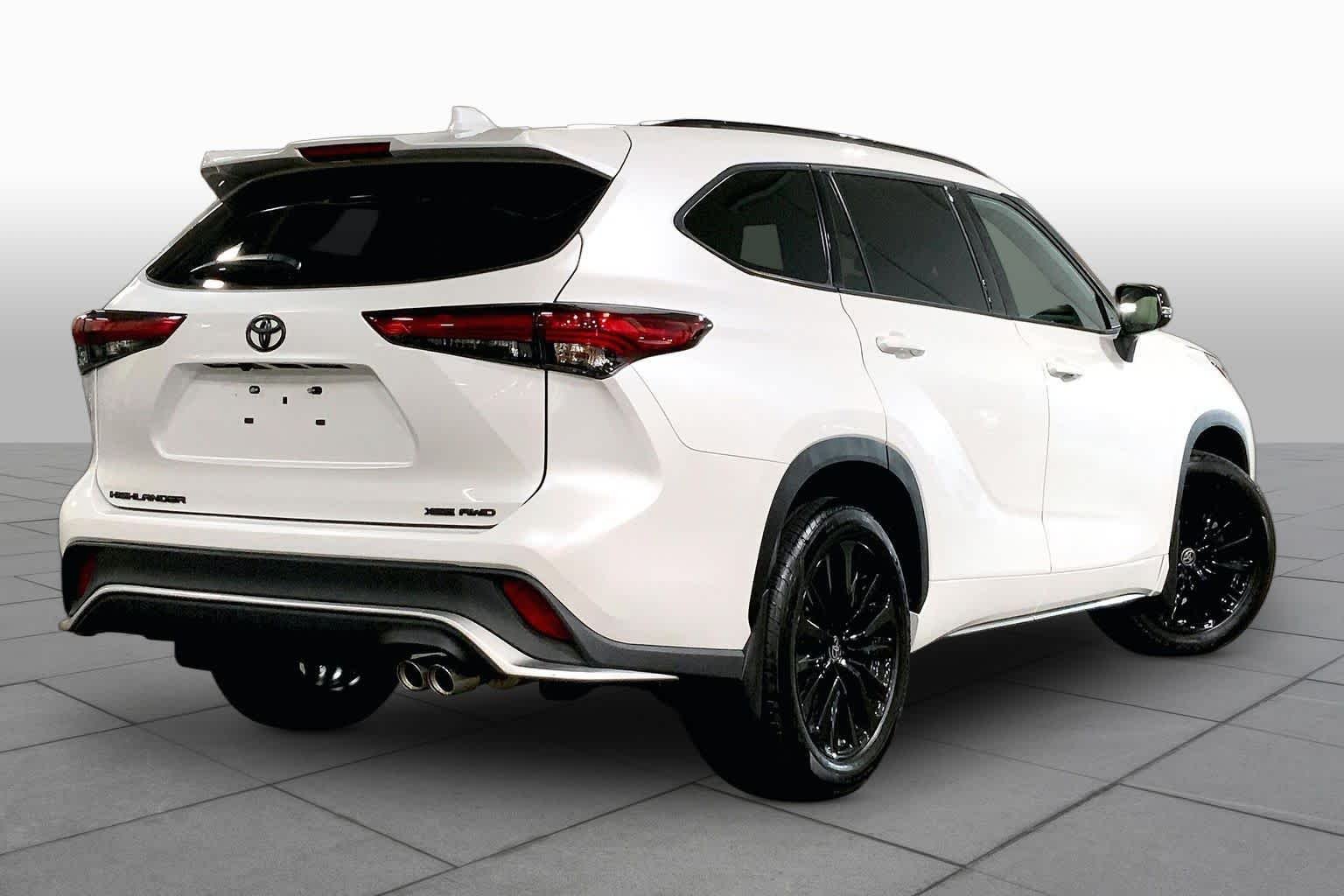 Used 2023 Wind Chill Pearl Toyota XSE image 13