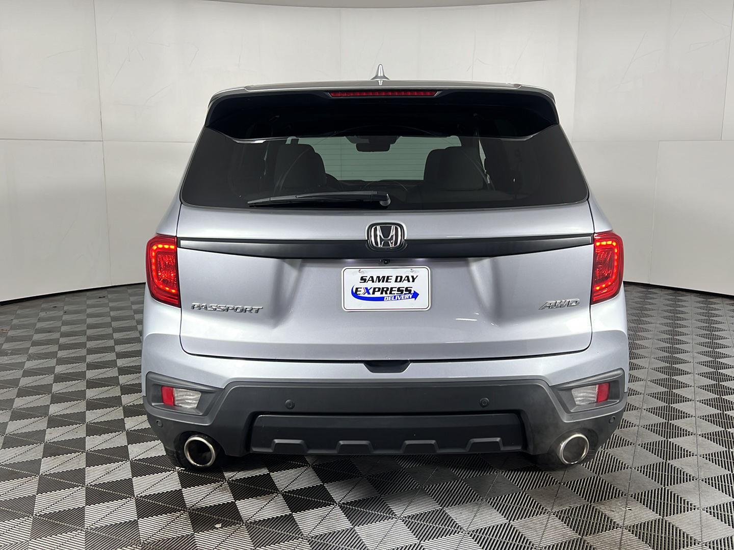 Used 2023 Lunar Silver Metallic Honda EX-L image 10