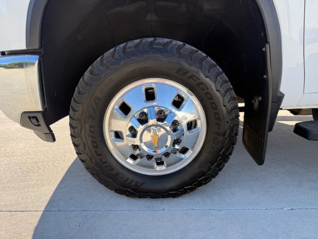 Used 2024 Summit White Chevrolet LTZ image 10