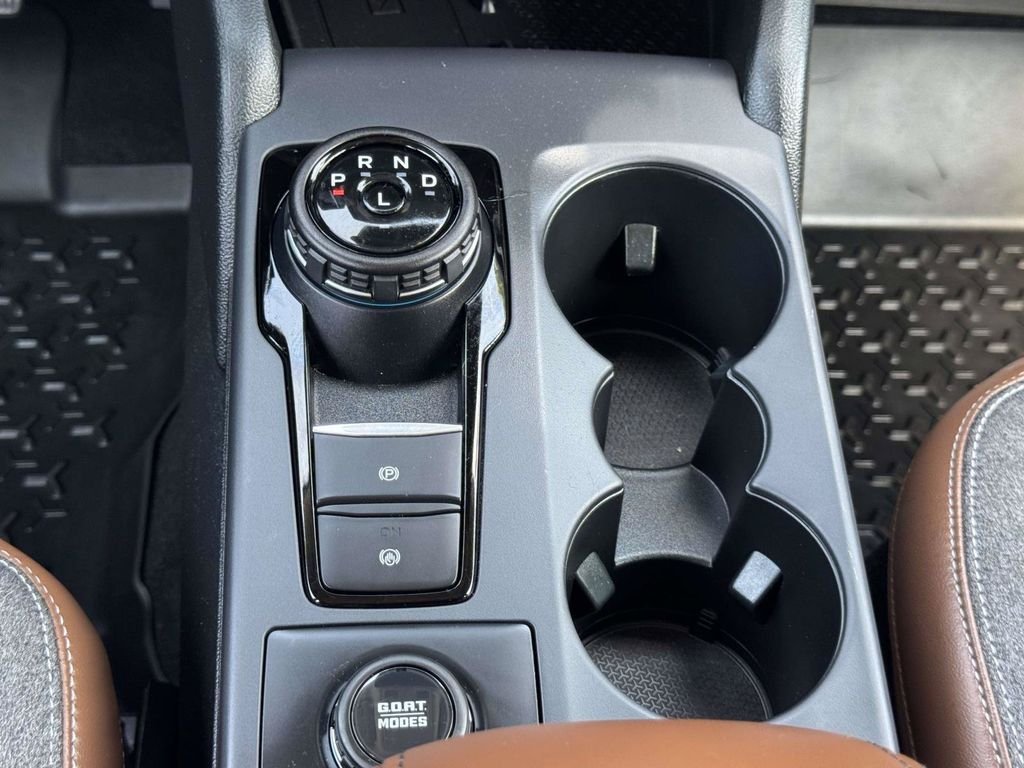 Used 2022 Blue Ford Outer Banks image 8