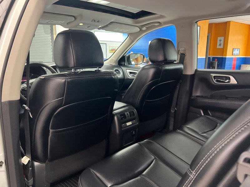 Used 2017 White Nissan Platinum image 16