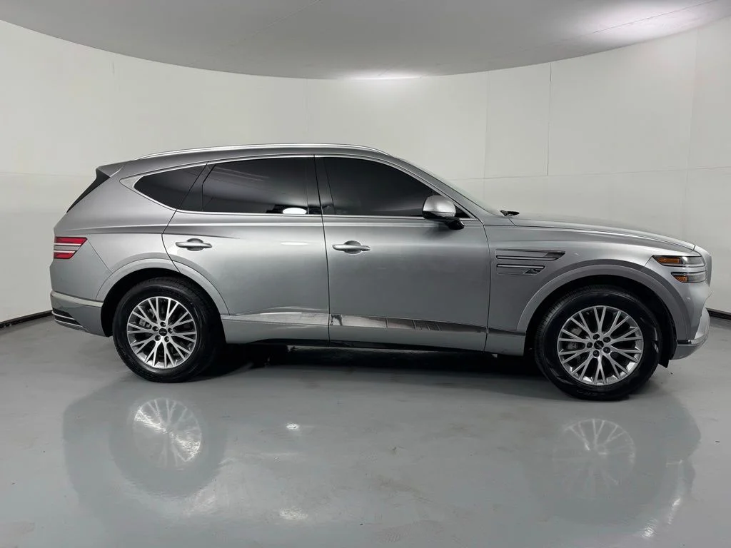 Used 2025 Silver Genesis 2.5T image 8