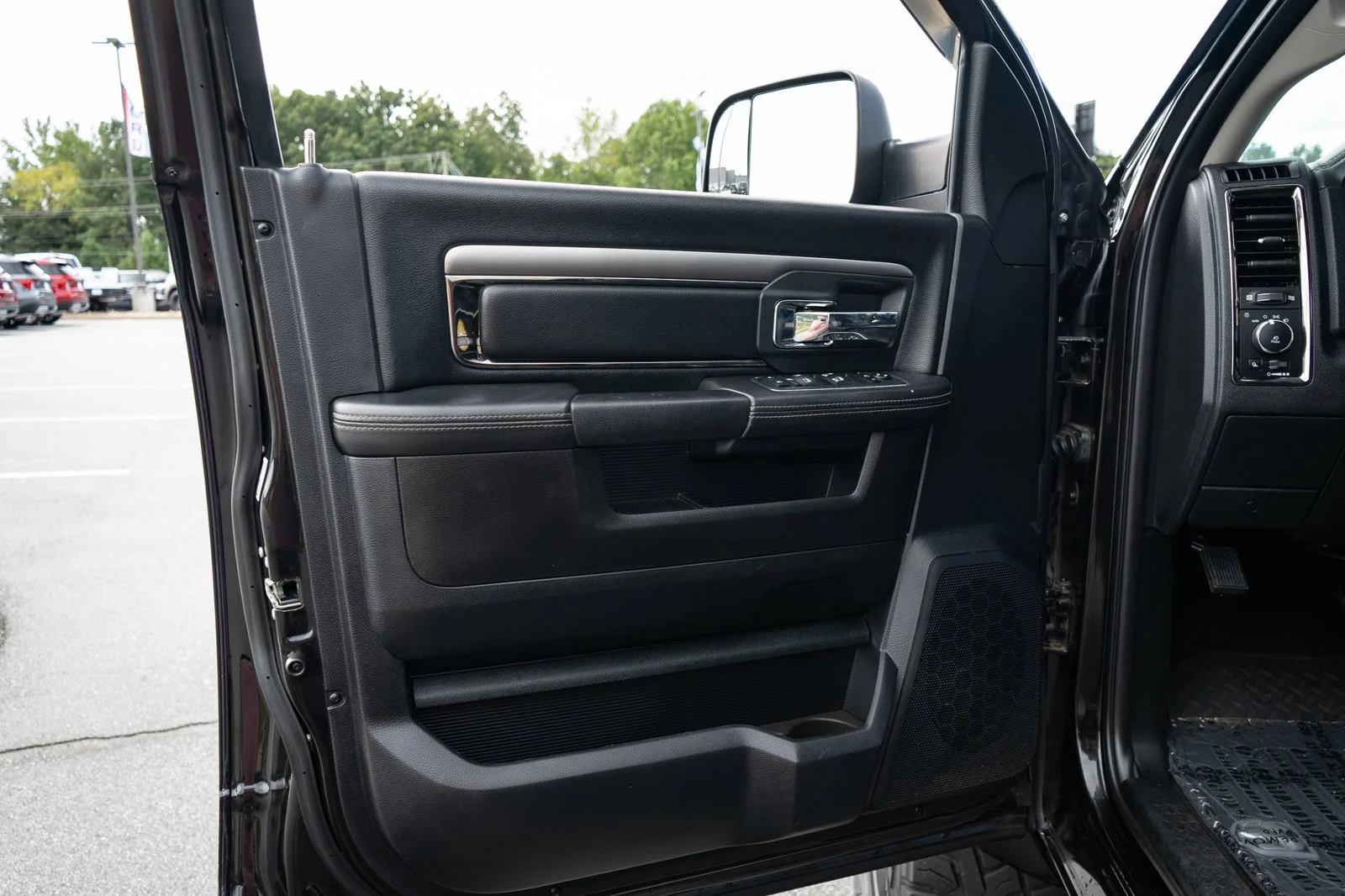 Used 2018 Black Ram Laramie image 17