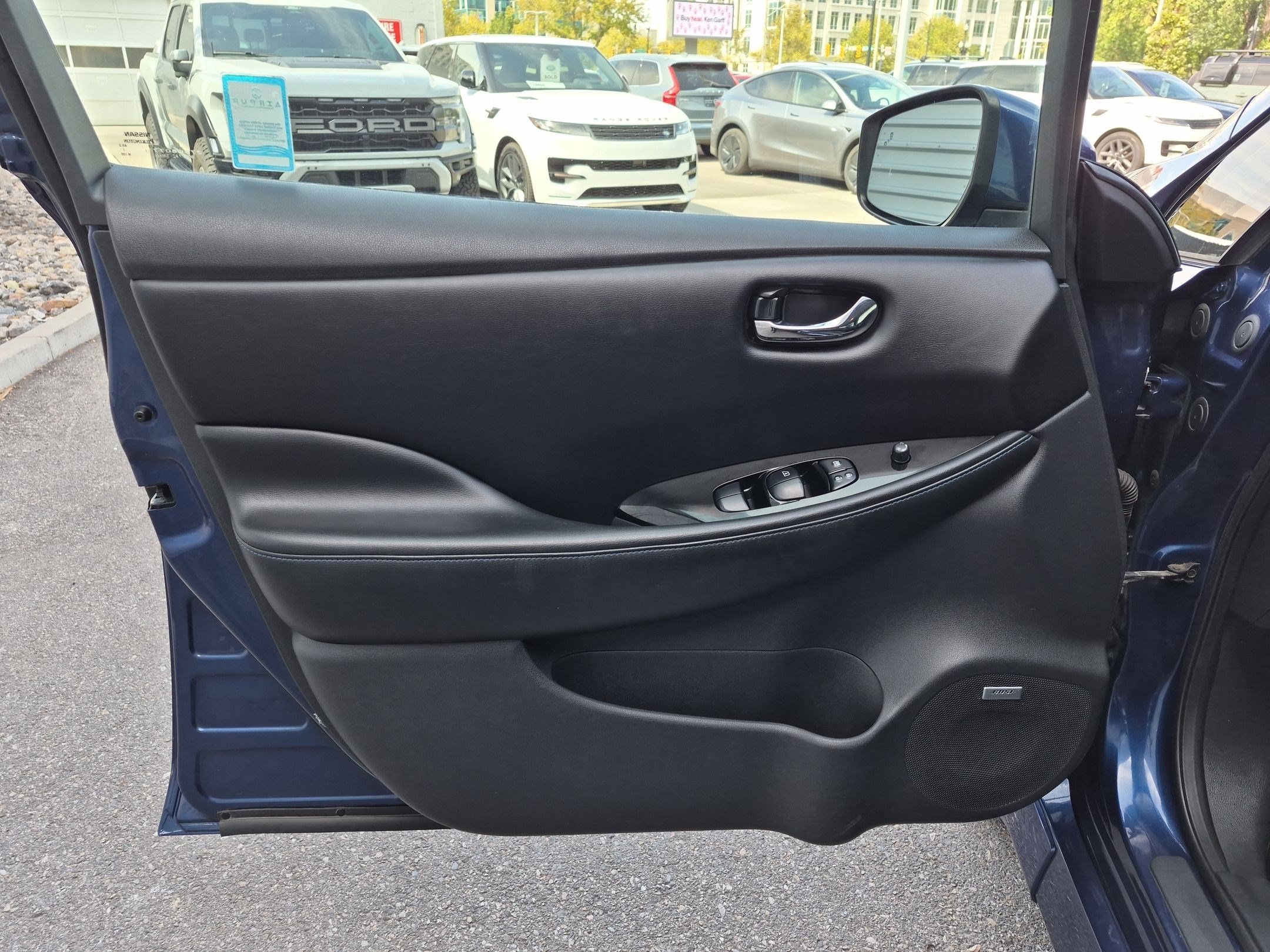 Used 2018 Deep Blue Pearl Nissan SL image 12