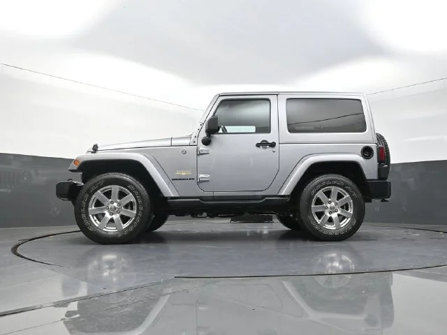Used 2013 Silver Jeep Sahara image 31