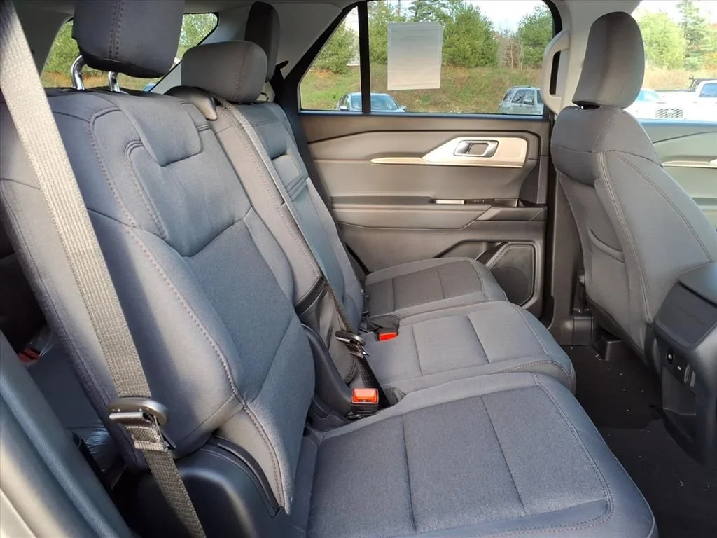 Used 2026 Light Blue Clearcoat Metallic Ford Active image 9
