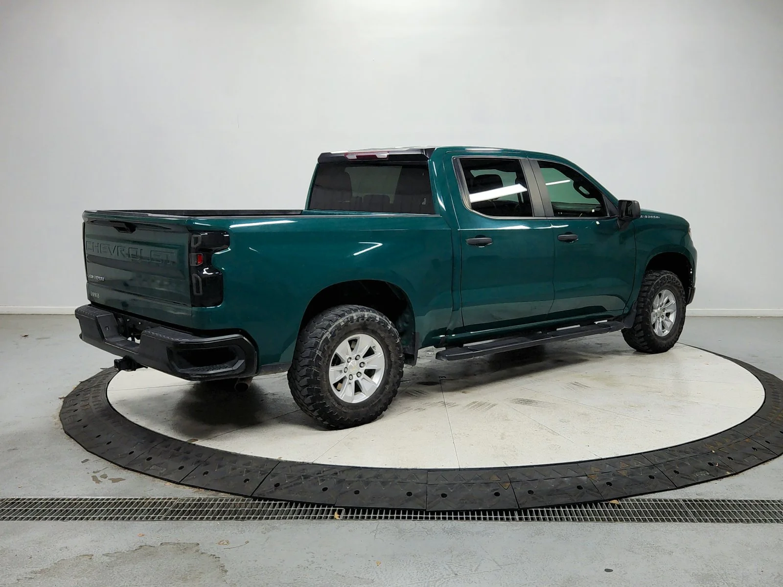 Used 2023 Green Chevrolet WT image 8