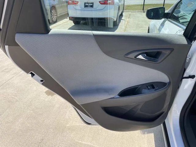 Used 2025 White Chevrolet LT image 9