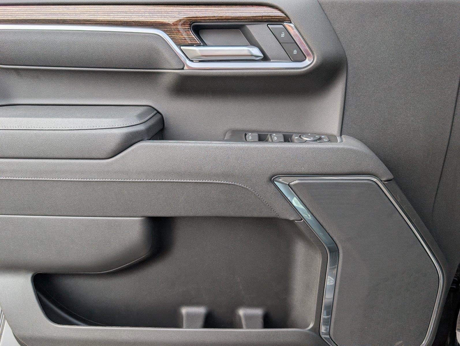 New 2026 Onyx Black GMC Elevation image 18
