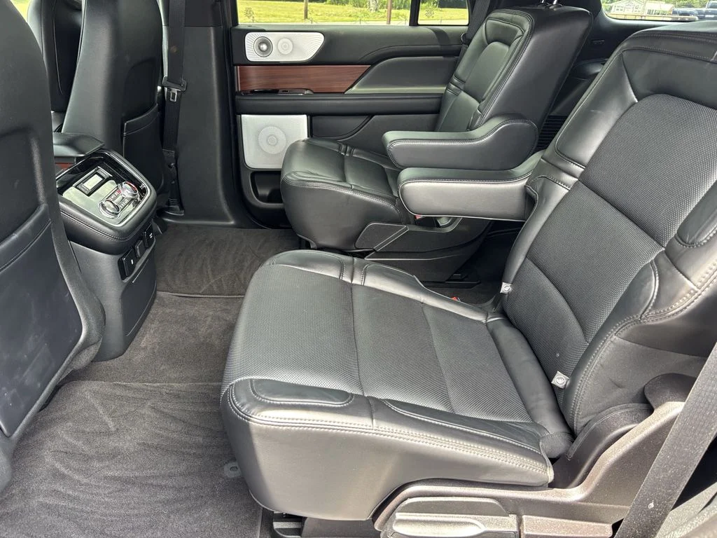 Used 2020 Black Lincoln Reserve image 15