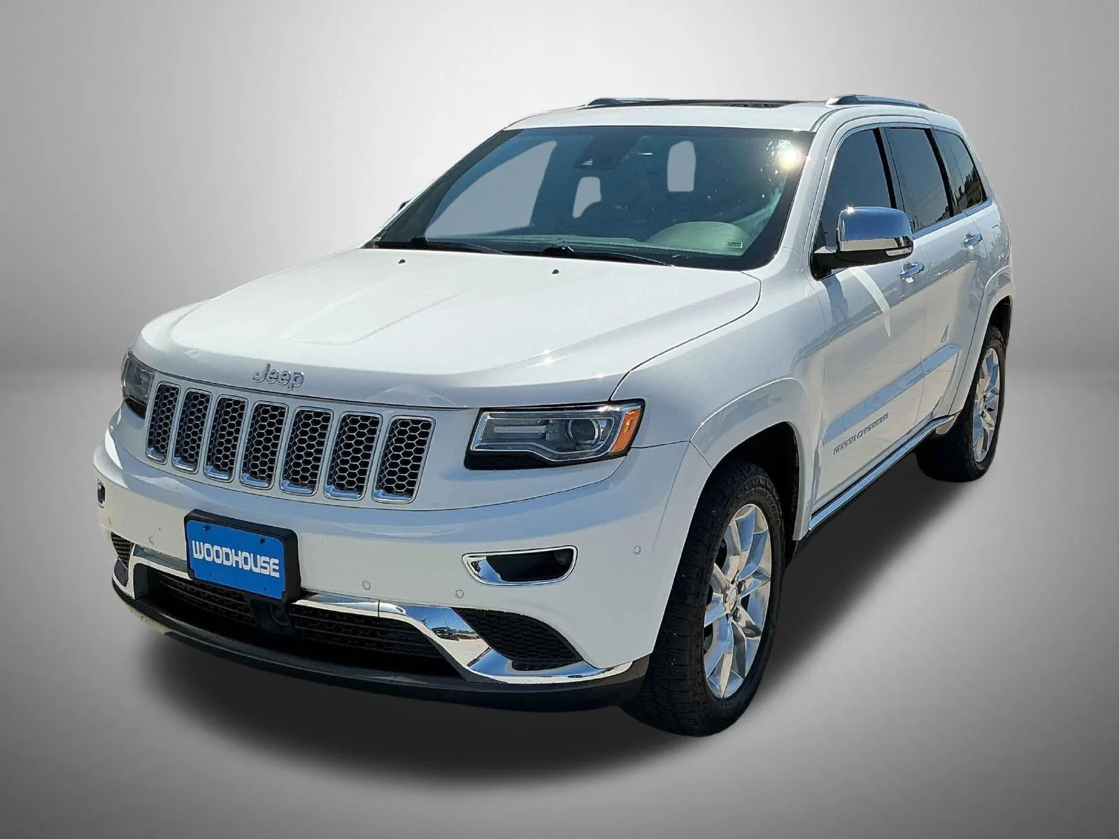 Used 2015 White Jeep Summit image 1