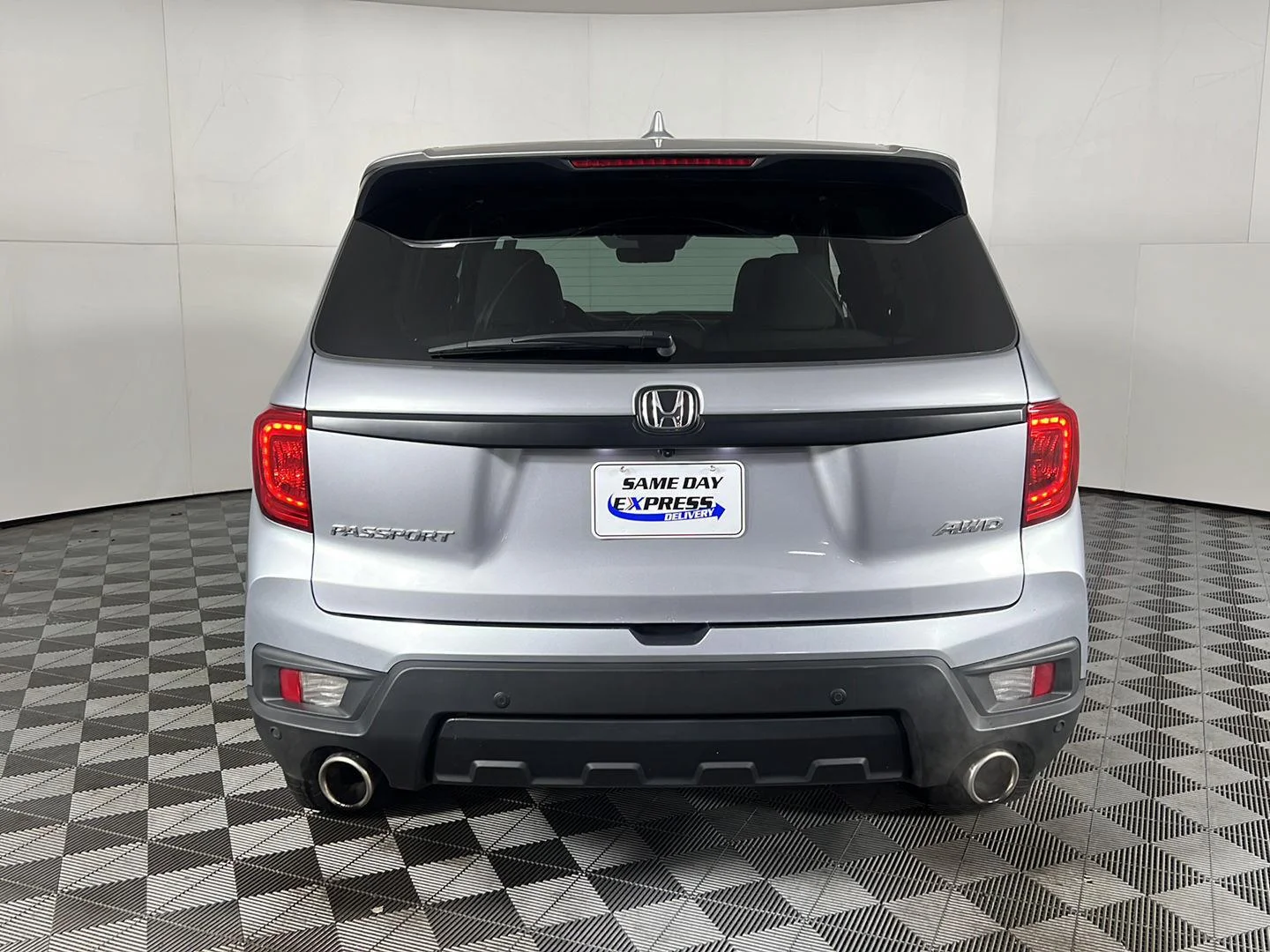 Used 2023 Lunar Silver Metallic Honda EX-L image 10